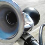 Pour se faire entendre à vélo, voici quelques solutions proposées par Vélizienne: sonnette ou corne de brume, quel est votre son préféré à vélo?